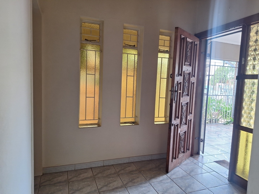 5 Bedroom Property for Sale in Mohadin North West